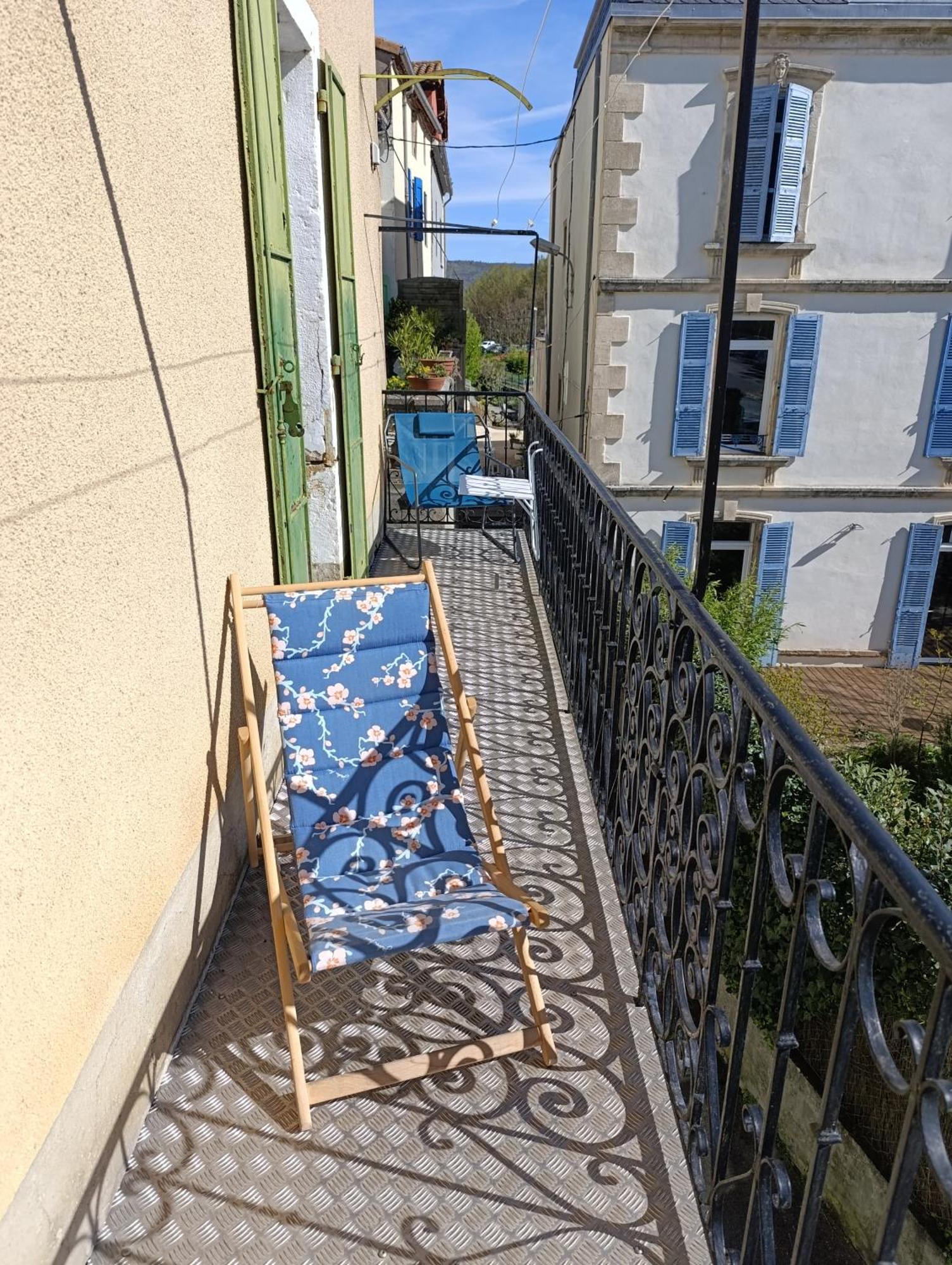 Maison Spacieuse Et Agreable Saint-Georges-de-Luzencon Exterior photo